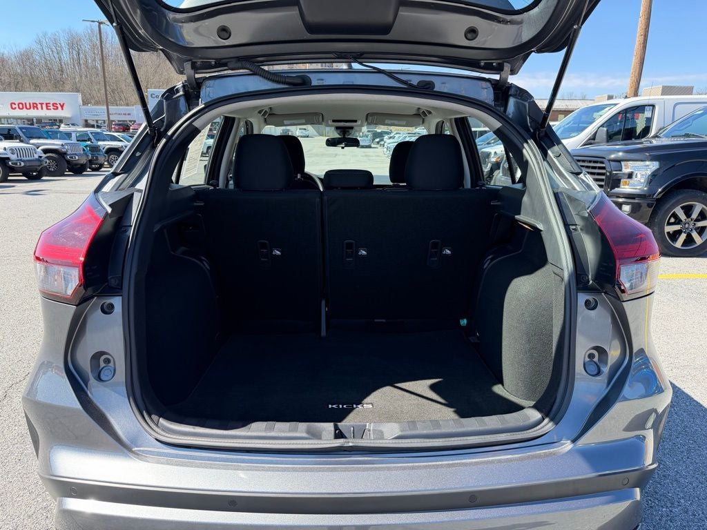 2023 Nissan Kicks SV