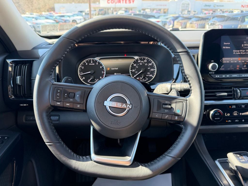 2025 Nissan Pathfinder SV