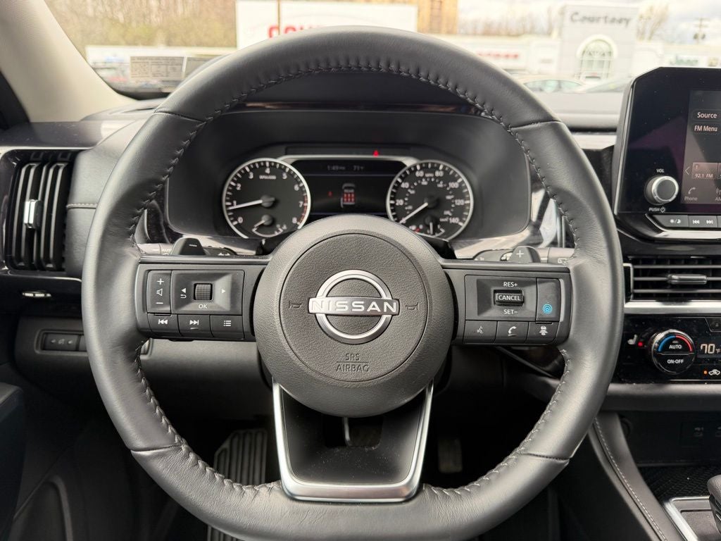 2024 Nissan Pathfinder SV