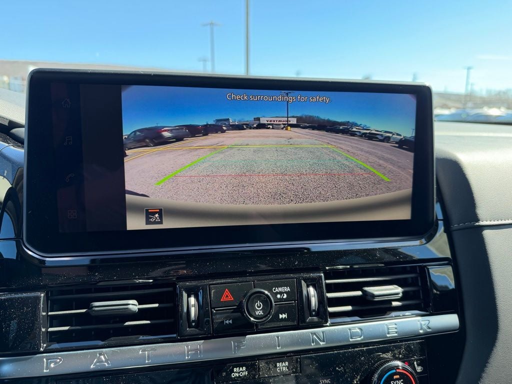 2026 Nissan Pathfinder SV