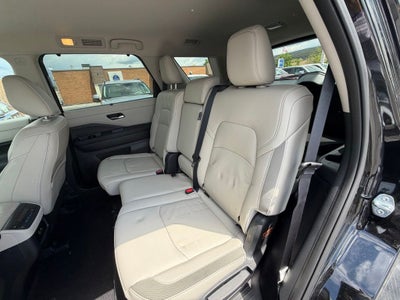 2025 Nissan Pathfinder SL