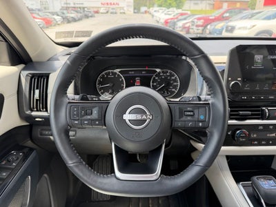 2025 Nissan Pathfinder SL