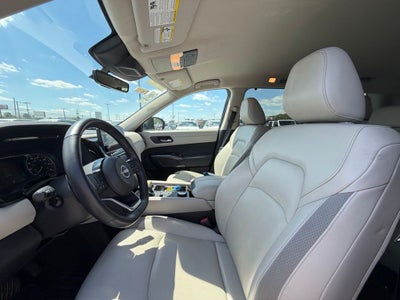 2025 Nissan Pathfinder SL