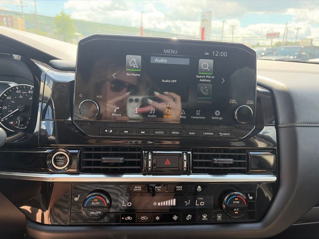 2024 Nissan Pathfinder SL