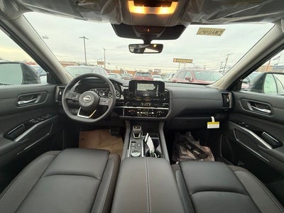 2025 Nissan Pathfinder SL