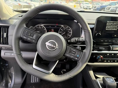 2025 Nissan Pathfinder SL