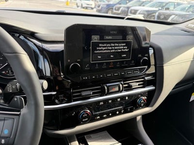 2025 Nissan Pathfinder SL