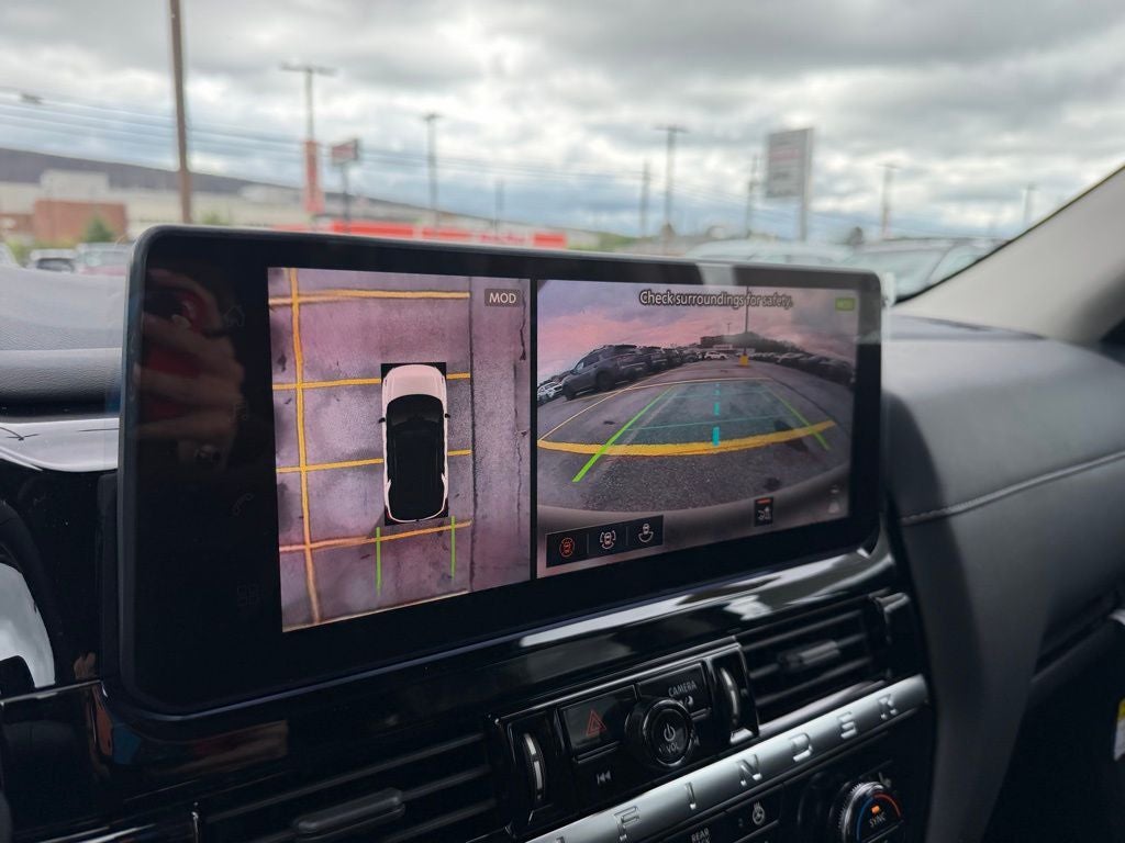 2026 Nissan Pathfinder SL