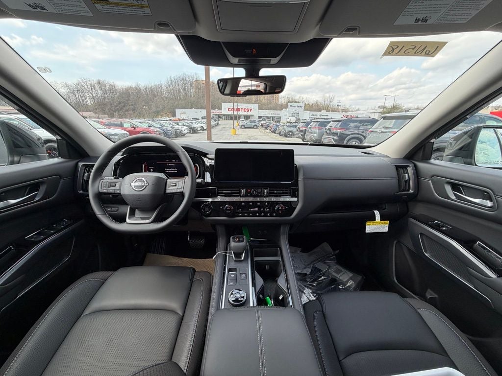 2026 Nissan Pathfinder SL