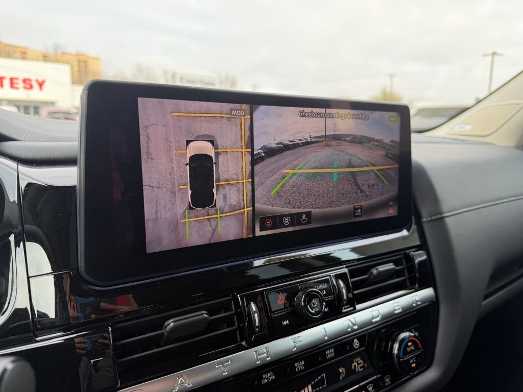 2026 Nissan Pathfinder SL