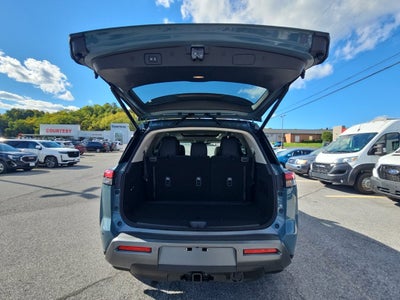 2026 Nissan Pathfinder SL