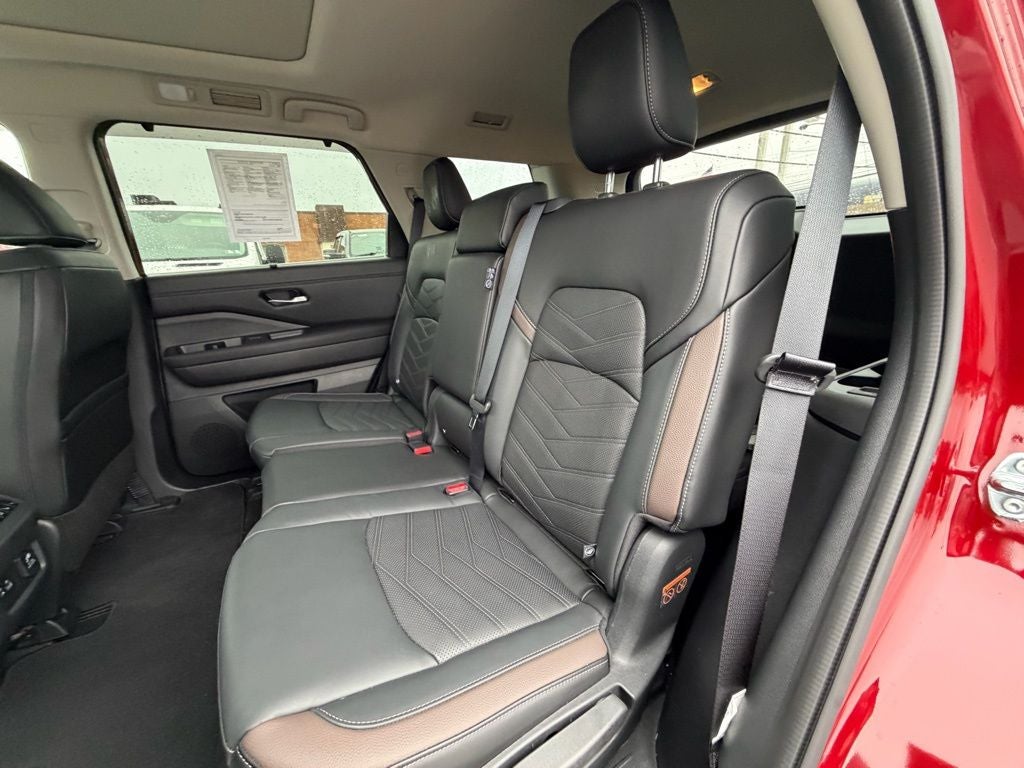 2025 Nissan Pathfinder Platinum