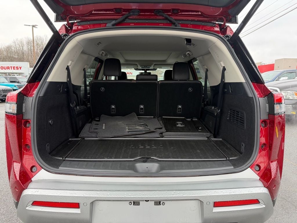 2025 Nissan Pathfinder Platinum