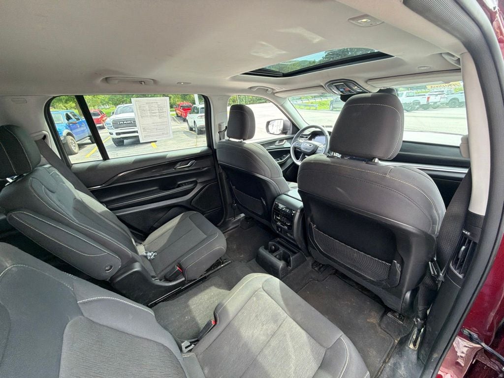 2023 Jeep Grand Cherokee L Laredo