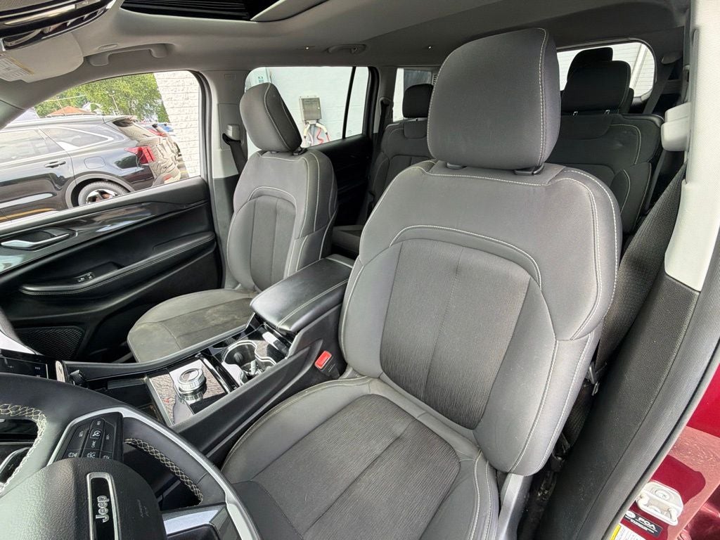 2023 Jeep Grand Cherokee L Laredo