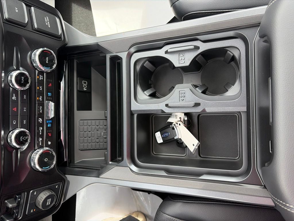 2027 Ford F-350SD Lariat