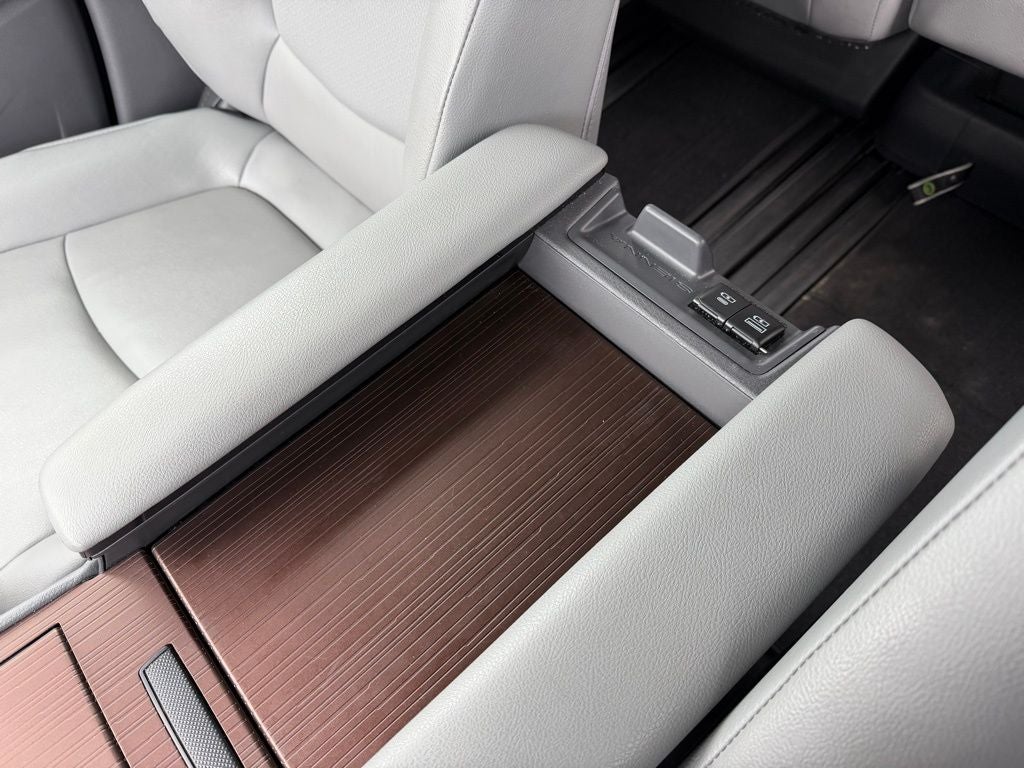 2022 Toyota Sienna XLE 8 Passenger