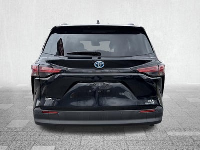 2022 Toyota Sienna XLE 8 Passenger