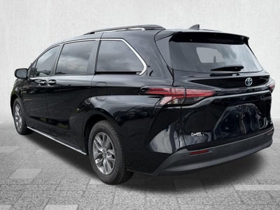 2022 Toyota Sienna XLE 8 Passenger