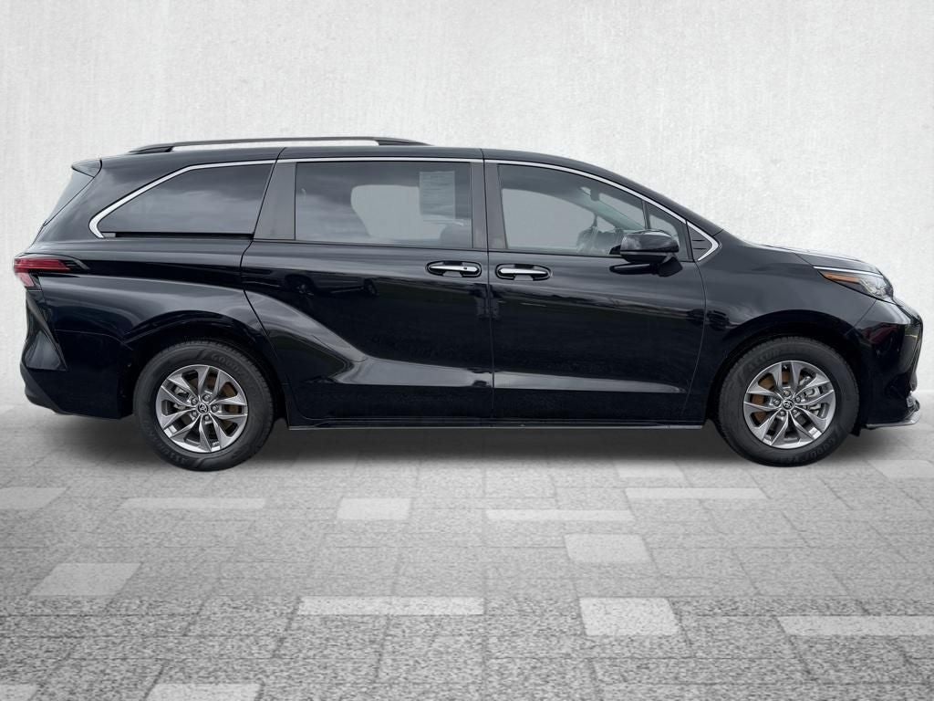 2022 Toyota Sienna XLE 8 Passenger