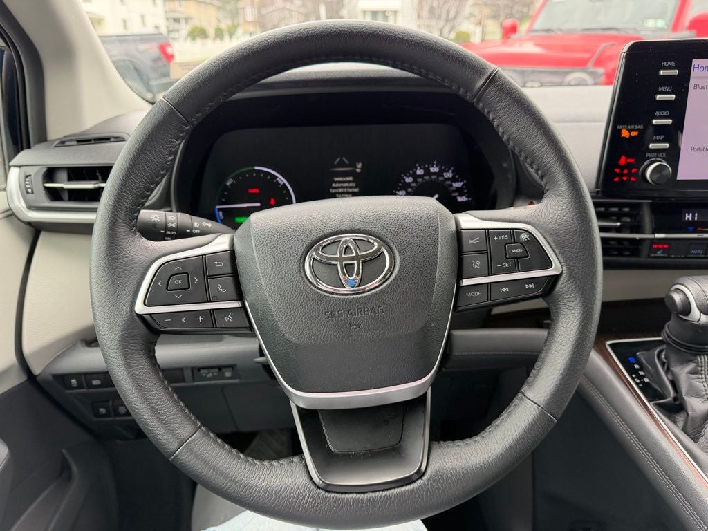 2022 Toyota Sienna XLE 8 Passenger