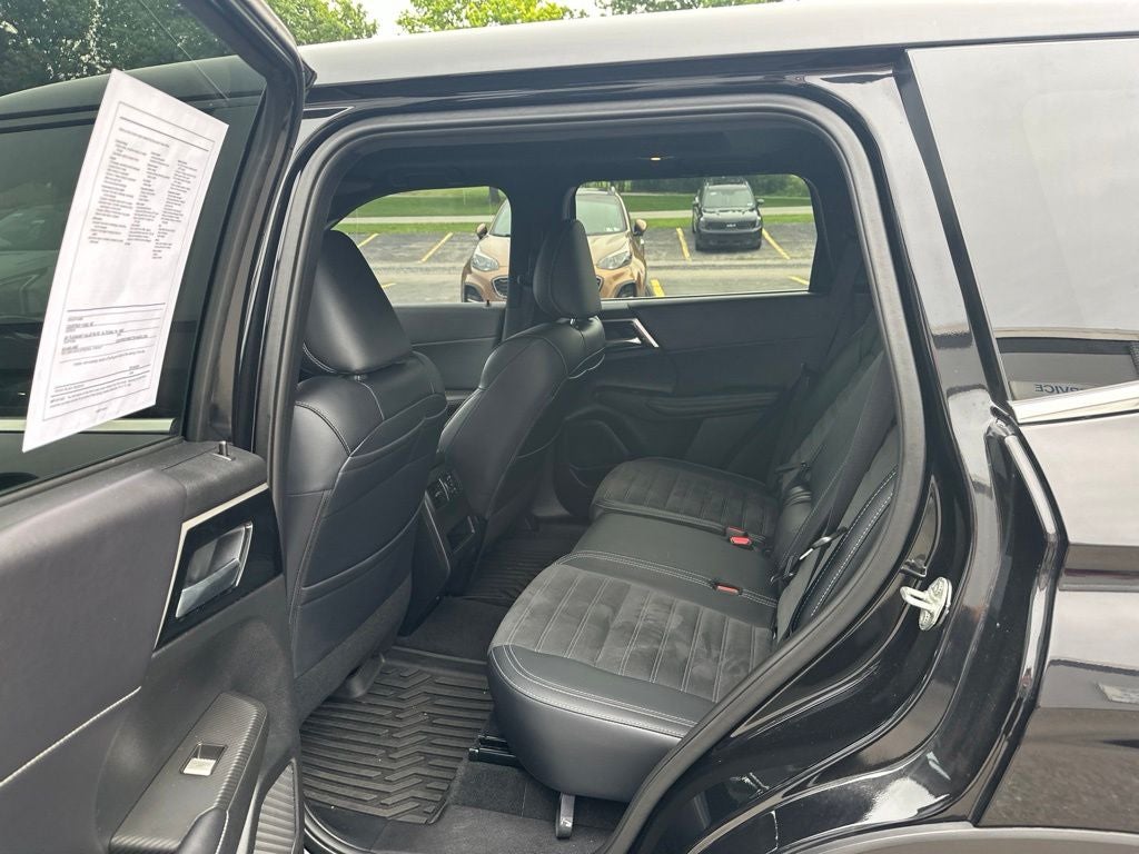 2024 Mitsubishi Outlander Base