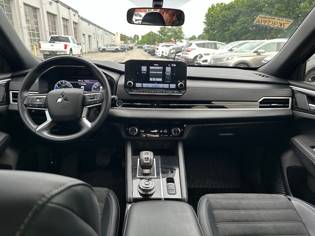 2024 Mitsubishi Outlander Base