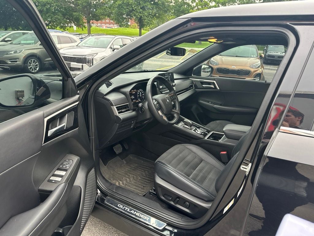 2024 Mitsubishi Outlander Base