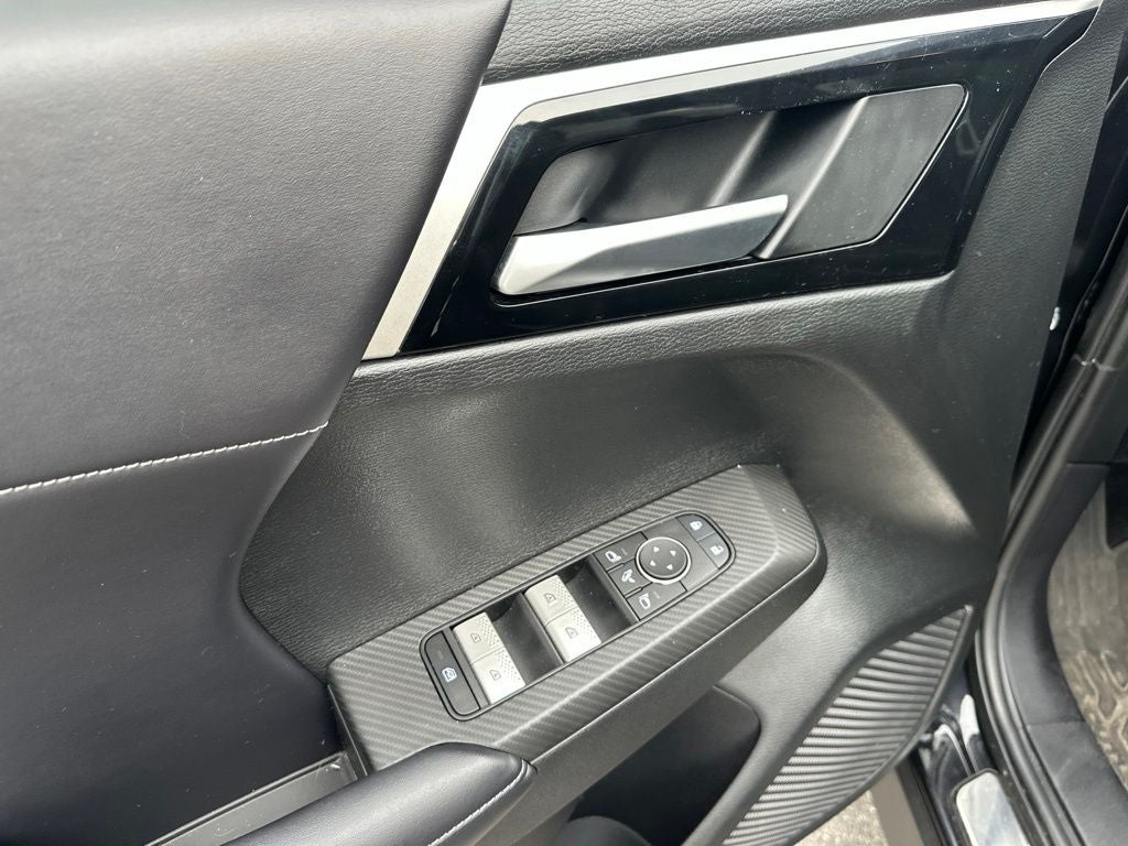 2024 Mitsubishi Outlander Base