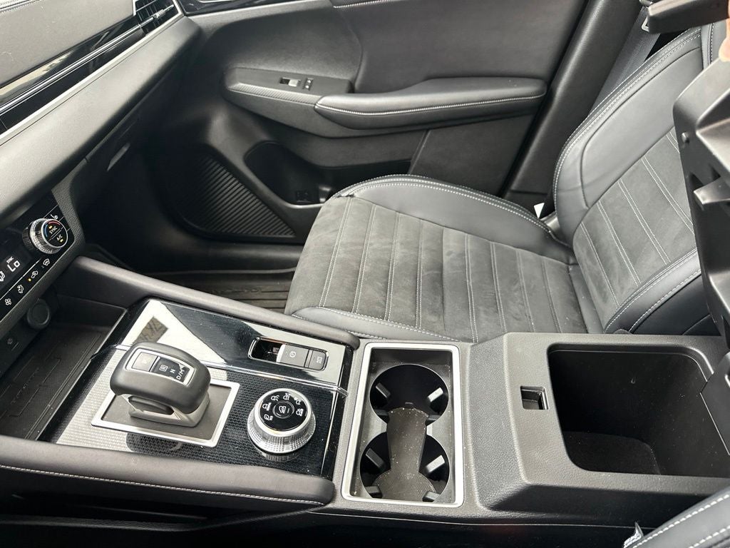 2024 Mitsubishi Outlander Base