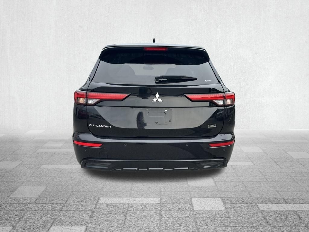 2024 Mitsubishi Outlander Base