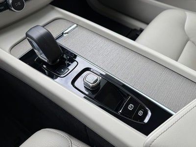 2023 Volvo XC60 B5 Plus Dark Theme