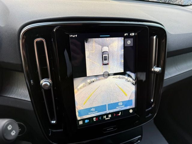 2025 Volvo XC40 B5 Ultra Dark Theme