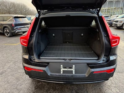 2025 Volvo XC40 B5 Ultra Dark Theme