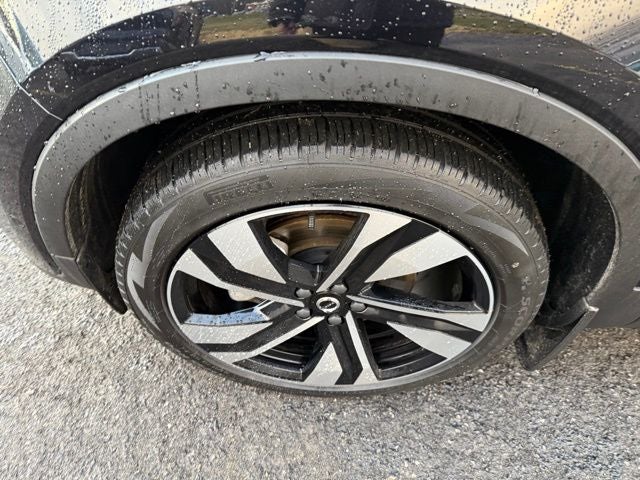 2025 Volvo XC40 B5 Ultra Dark Theme