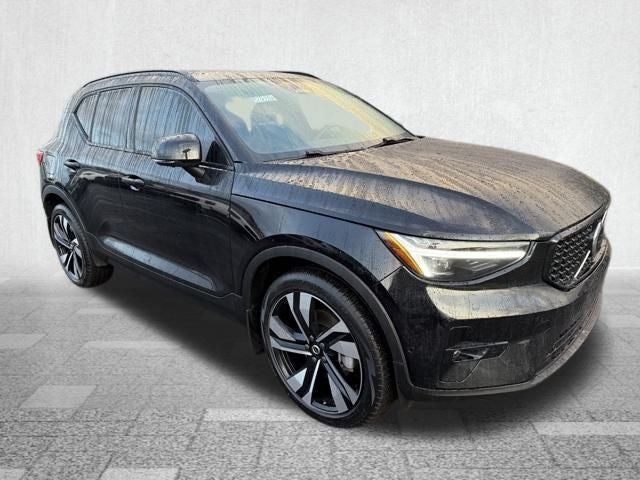 2025 Volvo XC40 B5 Ultra Dark Theme